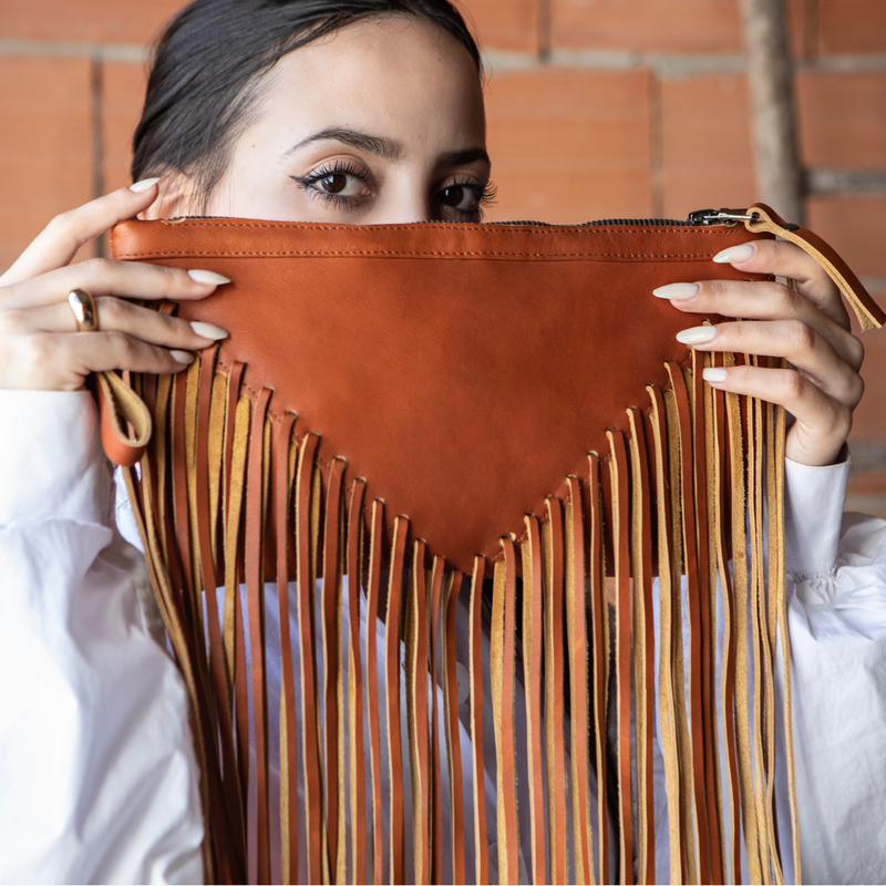 Pochette Frangée « Sahara »cuir Camel